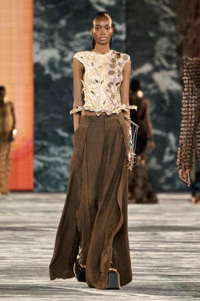 Look 5